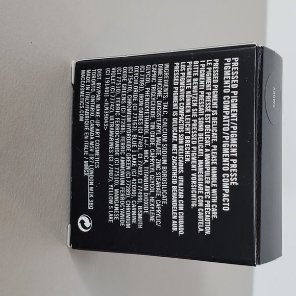 MAC Pressed Pigment Shimmer Eyeshadow in Smoky - Picture 3 of 5